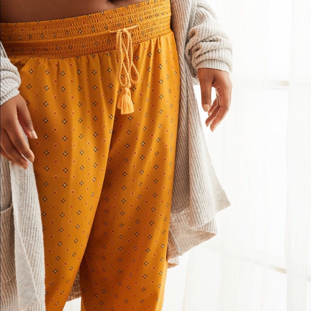 Aerie flowy satin pants size medium